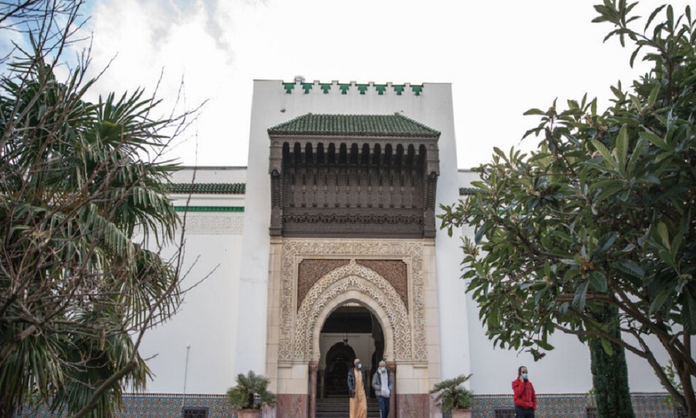 بالصورة:-رأس-خنزير-أمام-مسجد-في-فرنسا