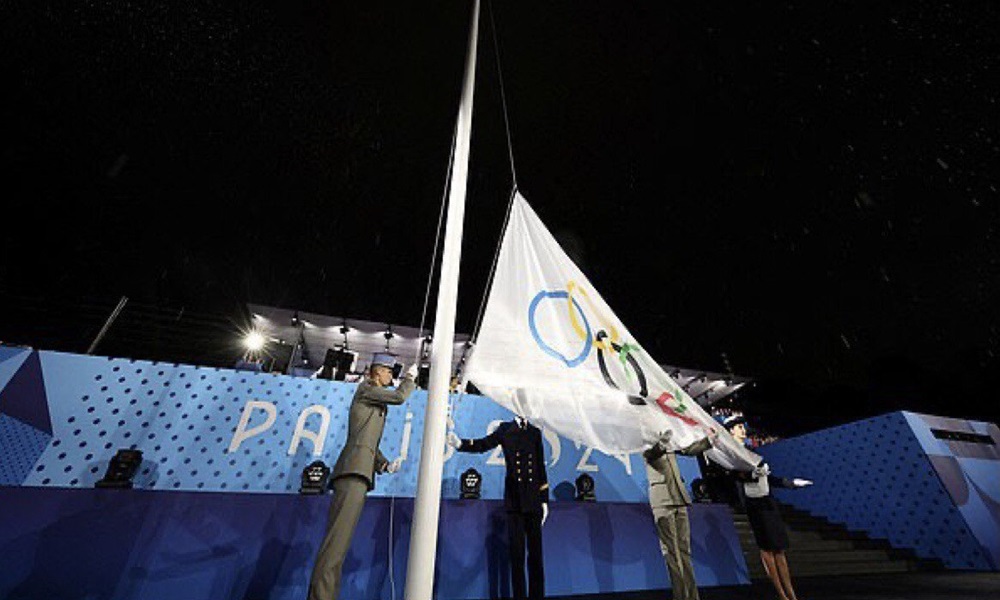 بالفيديو:-باريس-ترفع-علم-الألعاب-الأولمبية-معكوسًا!