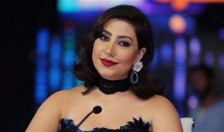 "بتنورة-قصيرة".-فنانة-عربية-تستمتع-بالأجواء-الصيفية-في-دبي-(صور)